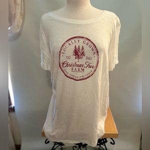 Layering Christmas Tee! Size XXL. Looks amazing under your favorite flannel.